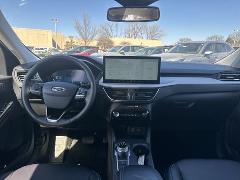 Used 2025 Ford Escape Platinum AWD/4WD image 18