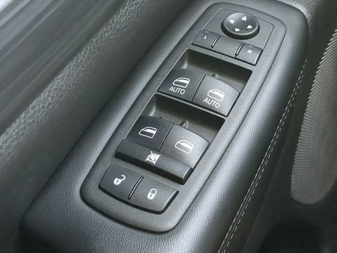 Used 2021 Jeep Grand Cherokee Laredo X image 22