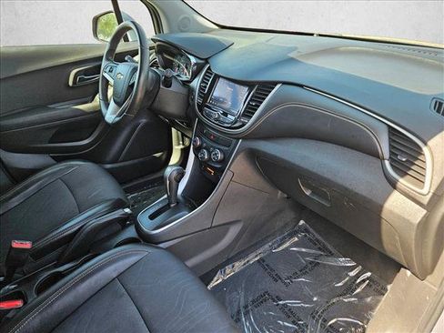 Used 2020 Chevrolet Trax LT w/ Driver Confidence Package FWD image 20