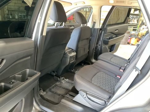 Used 2022 Nissan Pathfinder SV AWD/4WD image 23