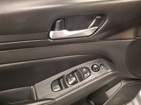 Used 2024 Nissan Altima 2.5 SV FWD image 15