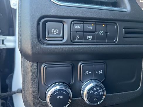 Used 2023 GMC Yukon XL SLT w/ SLT Premium Package image 13