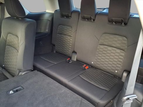 Used 2025 Nissan Pathfinder SV image 13