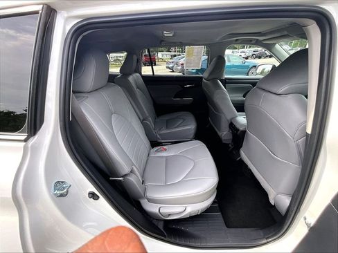 Certified 2026 Toyota Highlander XLE AWD/4WD image 16