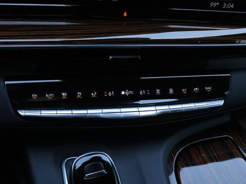 Used 2022 Cadillac Escalade Luxury w/ LPO, Floor Liner Package AWD/4WD image 27