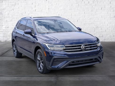 Used 2022 Volkswagen Tiguan SE FWD image 1