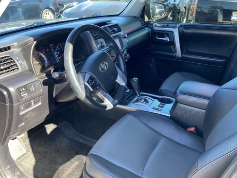 Used 2019 Toyota 4Runner SR5 Premium image 10