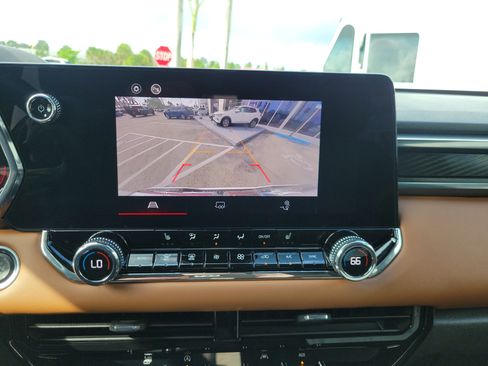 Used 2025 GMC Canyon AT4 image 11