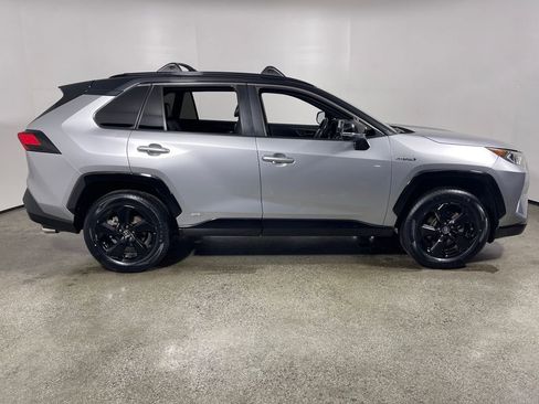 Used 2019 Toyota RAV4 XSE image 2