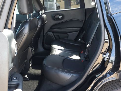 Used 2019 Jeep Compass Latitude FWD image 8