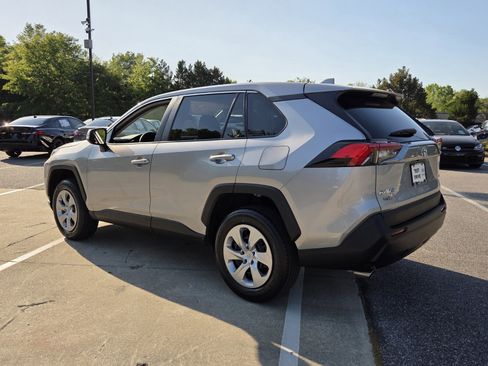 Used 2022 Toyota RAV4 LE image 7