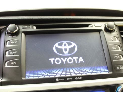 Used 2019 Toyota Highlander XLE AWD/4WD image 15