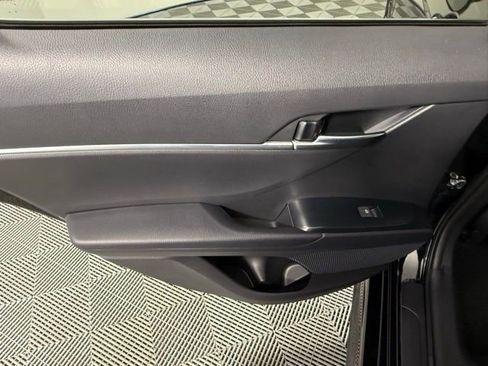 Used 2020 Toyota Camry SE w/ Convenience Package image 29