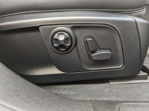 Used 2018 Maserati Levante image 33