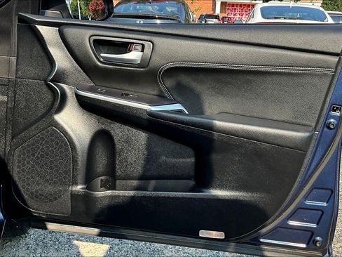 Used 2015 Toyota Camry XLE w/ Moonroof Package FWD image 19