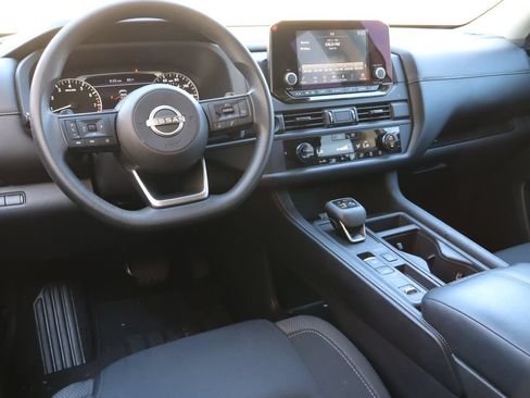 Used 2025 Nissan Pathfinder S FWD image 4