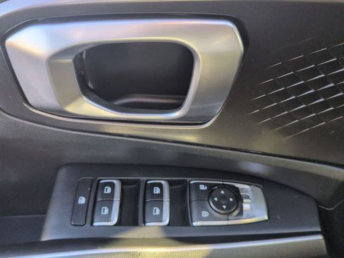 Used 2022 Kia Sorento LX image 16