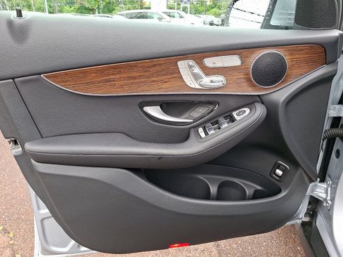 Used 2022 Mercedes-Benz GLC 300 4MATIC w/ Multimedia Package Lite image 12