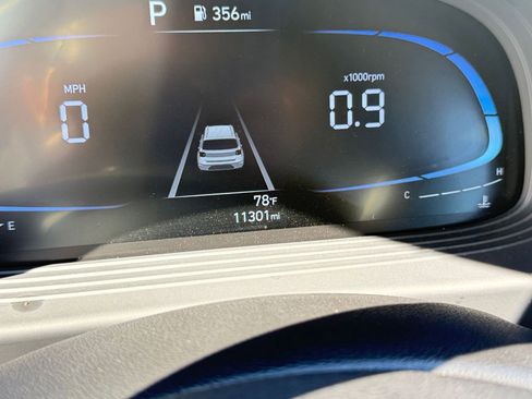 Used 2025 Hyundai Venue SEL image 42