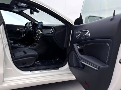 Used 2017 Mercedes-Benz CLA 250 image 24
