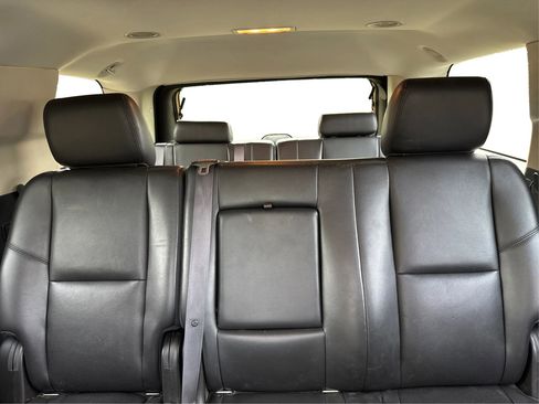 Used 2014 GMC Yukon SLT w/ SLT-2 Equipment Package AWD/4WD image 17