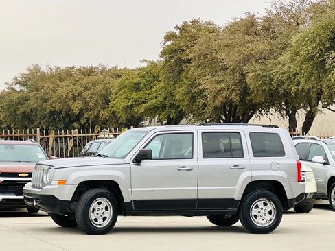 Used 2016 Jeep Patriot Sport w/ Power Value Group FWD image 4