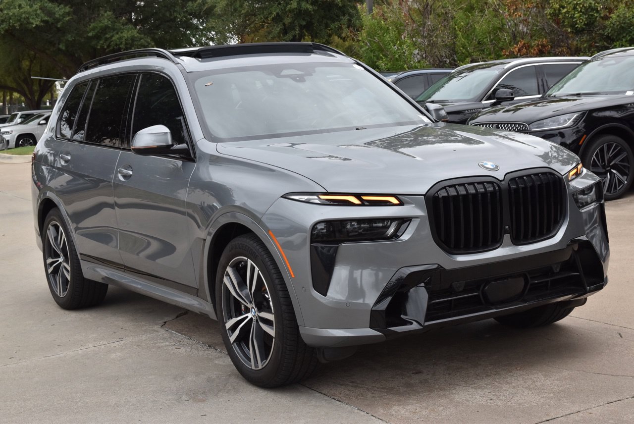 Used 2024 BMW X7 xDrive40i w/ M Sport Package AWD/4WD image 4