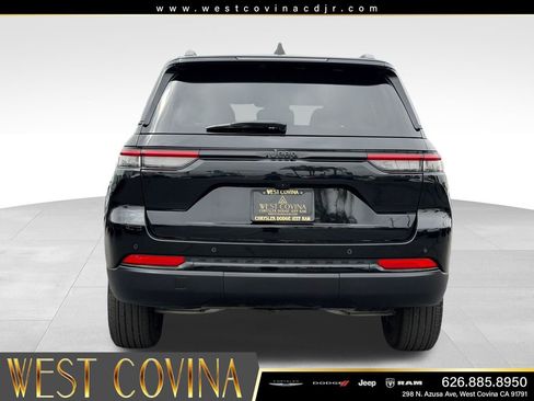 Used 2025 Jeep Grand Cherokee Altitude RWD image 6