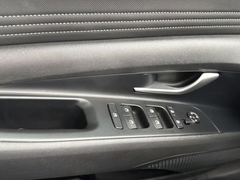 Used 2025 Hyundai Elantra Limited FWD image 24