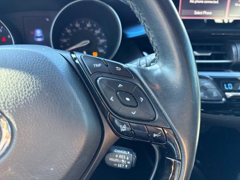 Used 2019 Toyota C-HR XLE FWD image 25