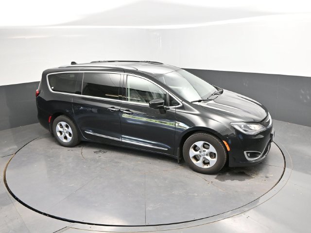 Used 2017 Chrysler Pacifica Touring-L Plus FWD image 37