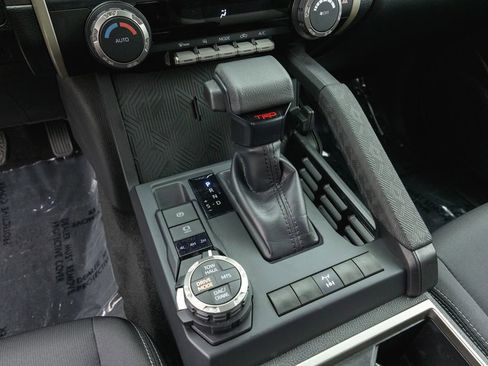 Certified 2025 Toyota Tacoma TRD Off-Road AWD/4WD image 17