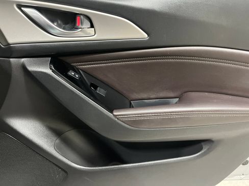 Used 2017 MAZDA MAZDA3 Touring FWD image 17