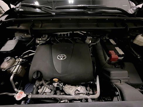 Used 2022 Toyota Highlander XLE image 30