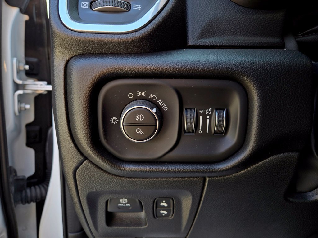 Used 2022 RAM 1500 Laramie AWD/4WD image 14