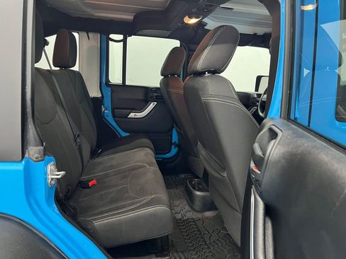 Used 2017 Jeep Wrangler Unlimited Rubicon w/ Cold Weather Group image 22