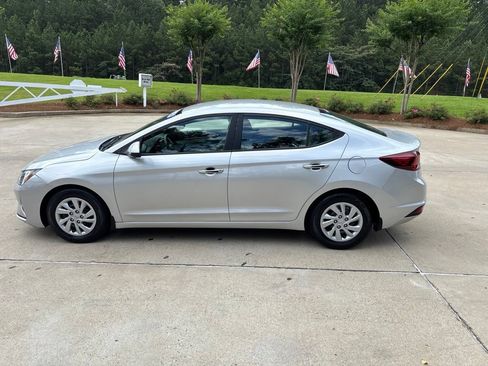 Used 2020 Hyundai Elantra SE FWD image 17