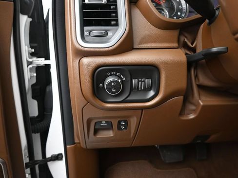 Used 2020 RAM 1500 Laramie RWD image 12