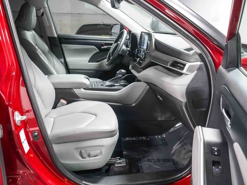 Certified 2020 Toyota Highlander XLE image 17
