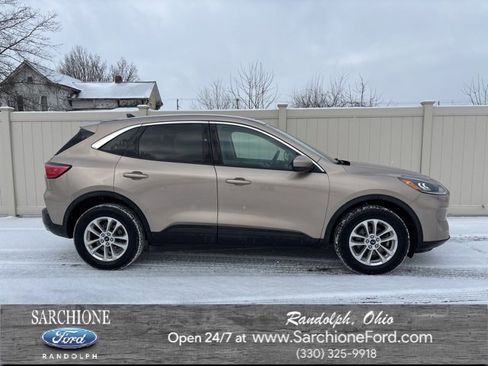 Used 2020 Ford Escape SE image 1