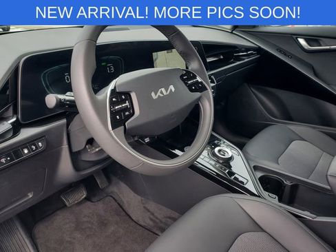 Used 2024 Kia Niro EX image 10
