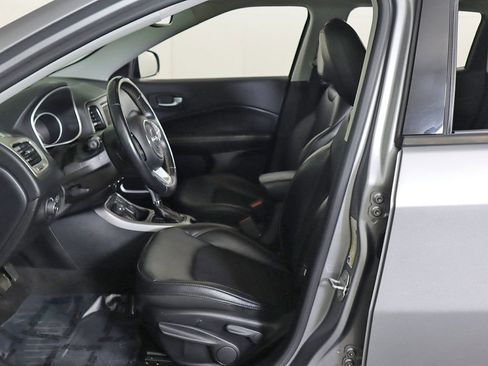 Used 2018 Jeep Compass Latitude image 21