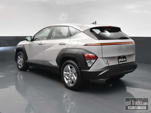 Used 2025 Hyundai Kona SE FWD image 5