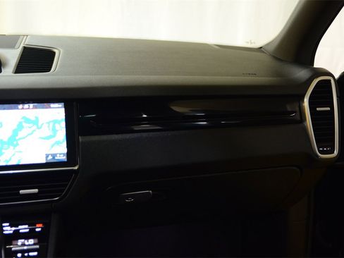Used 2019 Porsche Cayenne image 17