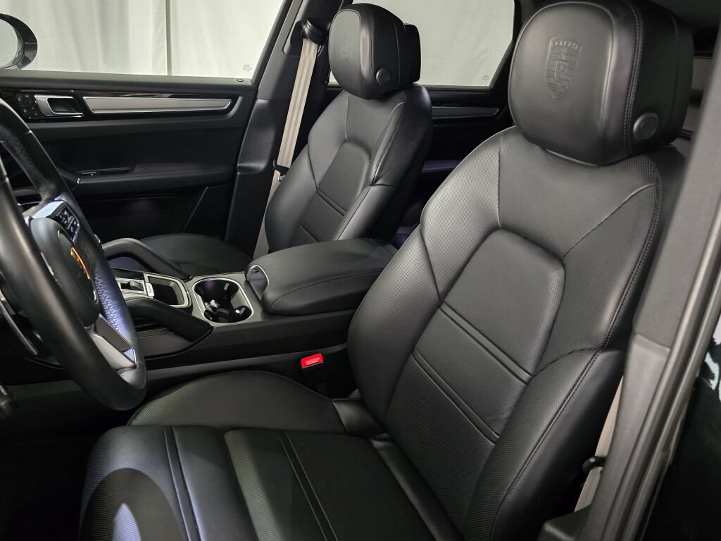 Certified 2023 Porsche Cayenne Platinum Edition AWD/4WD image 5