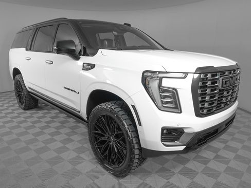 Used 2026 GMC Yukon XL Denali Ultimate AWD/4WD image 4