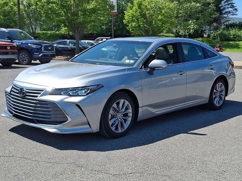 Used 2020 Toyota Avalon XLE w/ Moonroof Package FWD image 5