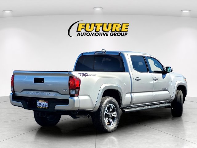 Used 2018 Toyota Tacoma TRD Sport RWD image 4