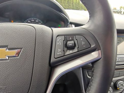 Used 2019 Chevrolet Trax LT w/ LT Convenience Package FWD image 23