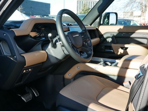 Used 2025 Land Rover Defender 110 V8 image 13